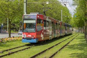 M8D 587 am 13.05.2021 auf der Linie 3 Richtung Babenhausen Süd nach Abfahrt aus der Kehranlage Obernstraße