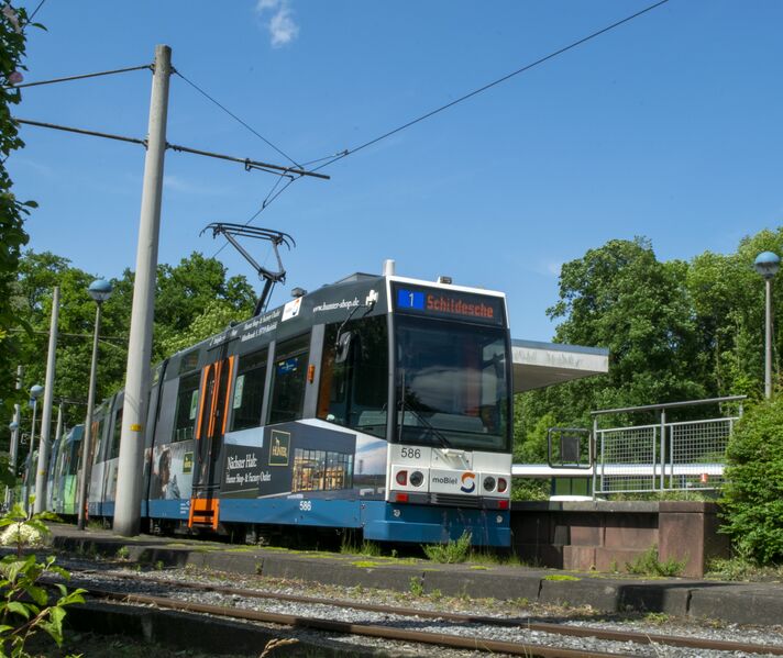 Datei:24.05.2022 M8D 586 Haltestelle SEE Einstieg Front.jpg