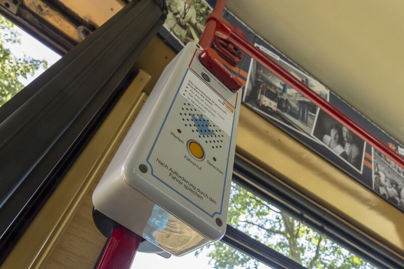 Datei:MG 5820 516 OBN Fahrgastsprechwunsch Notbremse.jpg