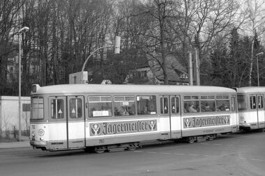 783 05.03.1985 Bielefeld Brackwede, Hauptstraße, Haltestelle Brackwede Bahnhof.jpg