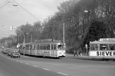 846 22.02.1982 Bielefeld-Brackwede, Haltestelle Brackwede Bahnhof.jpg