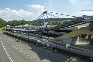 03.07.2022 Haltestelle UNI Bahnsteig von Brücke.jpg